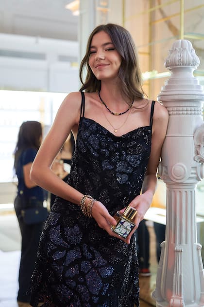 Helena Otamendi, hija de Gege Neumann, cantó en Édition Privée en el cóctel de Nishane, la exclusiva marca de perfumes de Estambul.