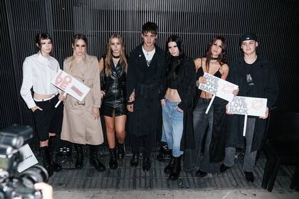 Helena Otamendi, India Ortega, Taína y Benicio Gravier, Francesca Rivero, Delfina García Moritán y Benicio Vicuña, los "herederos" que se animaron a la pasarela