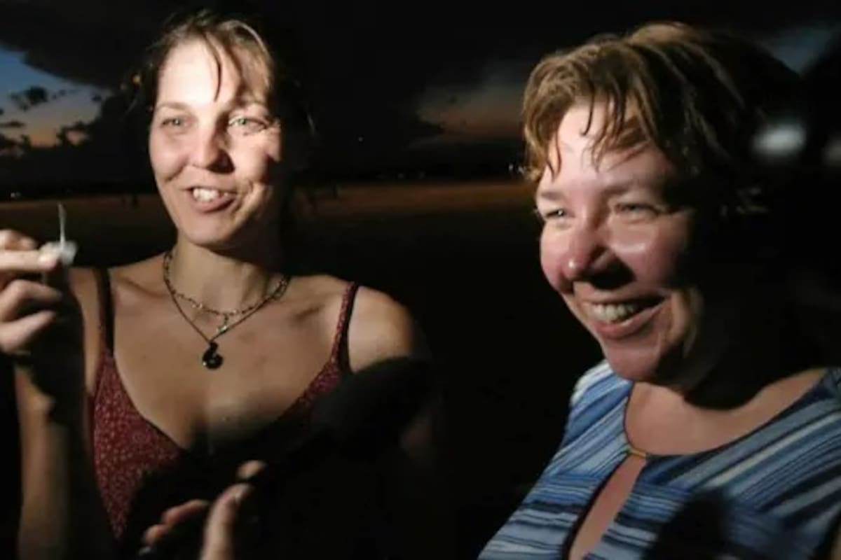 Helene Åberg (izq.) y Jenny Söderqvist en el aeropuerto de Gaborone, Botswana, al final de su viaje