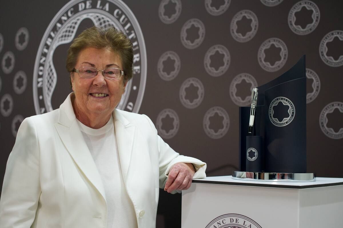 Helga de Alvear al recibir el Premio Montblanc de la Cultura, en 2014
