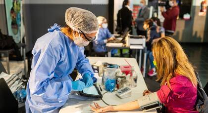 Hematofobia es el temor intenso al ver sangre, sufrir una herida, recibir una inyección, vacuna o someterse a un acto médico (Foto: OMS)
