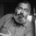 Ernest Hemingway, escritor: “Son necesarios dos años para aprender a hablar y 60 para aprender a callar”