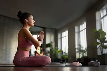 Hemos sabido durante años que las prácticas como la meditación pueden influir en la salud, pero lo que realmente nos ha sorprendido es que la combinación de múltiples prácticas mente-cuerpo en un solo retiro produjo cambios en tantos sistemas biológicos que pudimos medir su impacto directamente en el cerebro y la sangre