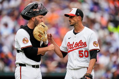 Henderson conecta jonrón y Orioles vencen 3-1 a Mets en el primer juego de la doble jornada