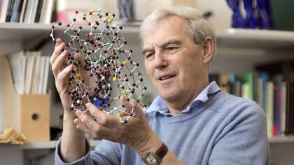 Henderson, uno de los ganadores del Nobel