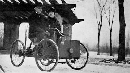 Henry Ford y su esposa