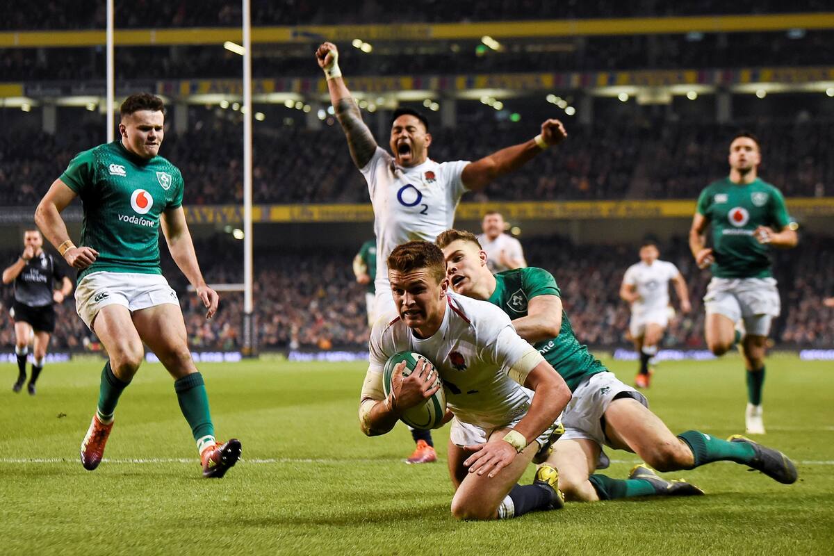 Henry Slade marca el try para Inglaterra
