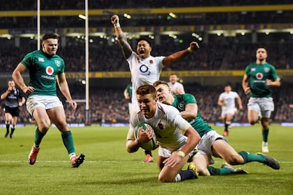 Henry Slade marca el try para Inglaterra