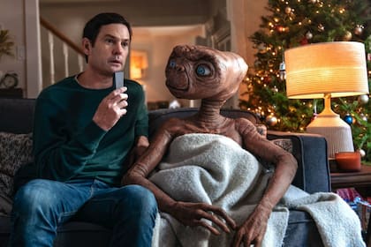 Henry Thomas y E.T., en una secuencia del corto publicitario basado en los personajes de Spielberg