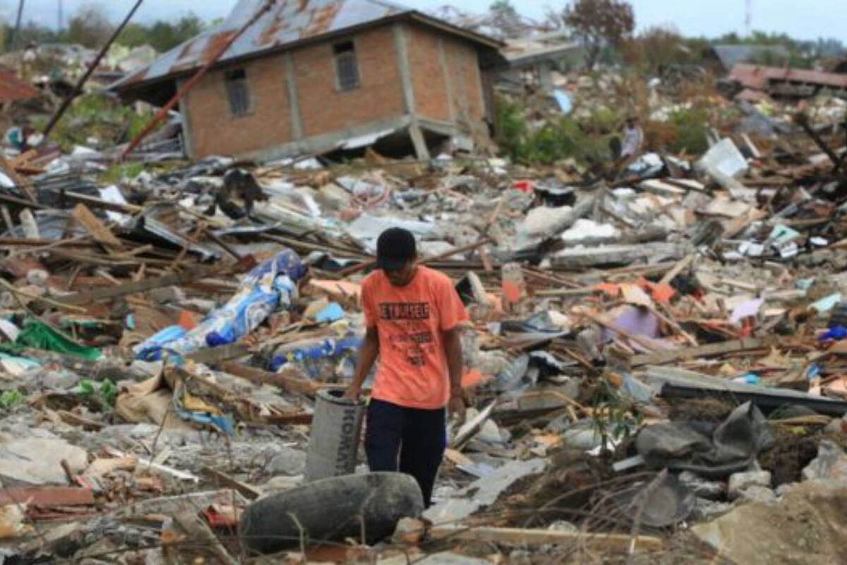 Henschke fue a la fiesta de cumpleaños justo después de un viaje donde había estado reportando la situación en Palu, la ciudad en Sulawesi azotada por un terremoto y tsunami. El contraste no podría haber sido mayor.