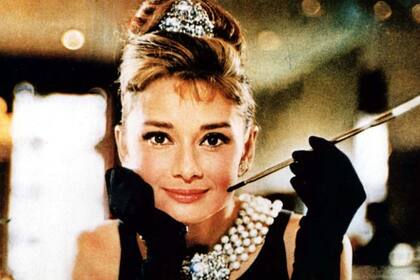 Hepburn en Desayuno en Tiffany&apos;s, la película que la convirtió en un icono de belleza, frescura y sofisticación