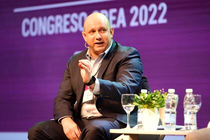 Herbert Lewy en el Congreso CREA durante la presentación de ADN