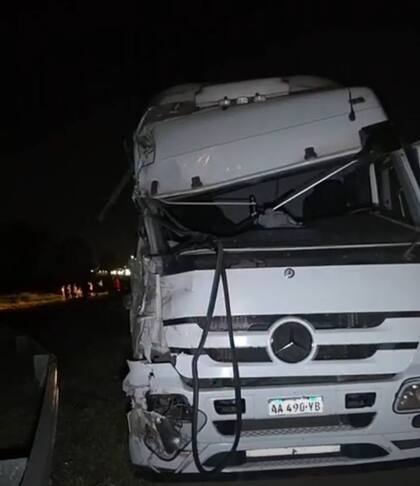 Heridos en la ruta 9 tras un choque entre un camión y un micro.