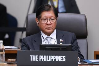Hermana de presidente filipino lo acusa de usar drogas