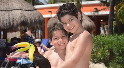 Hermanos unidos.
