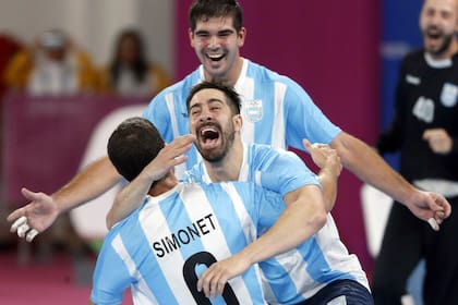 El abrazo de los hermanos Simonet, en un Mundial singular para los Gladiadores
