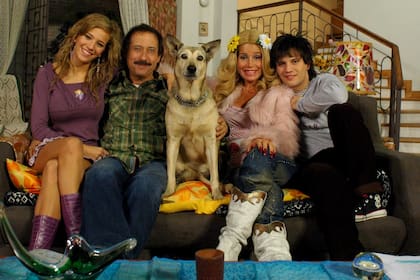 Los Lopilato en días de Los Argento, con Guillermo Francella y Florencia Peña