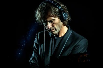 Hernan Cattáneo, en escena con Connected, el espectáculo sinfónico que llevó al Teatro Colón