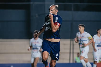 Hernán Barcos, capitán de Alianza Lima, convirtió el gol del empate en la ida ante Nacional (P): será titular este miércoles