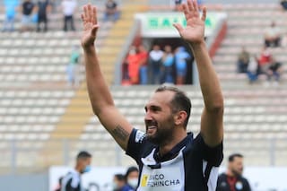 El conmovedor gesto de un futbolista argentino: le regaló una casa a la niñera de sus hijos