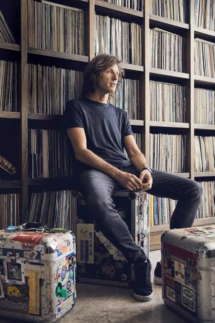 Hernán Cattáneo con sus discos