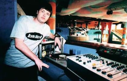 Hernán Cattaneo en la cabina de Pacha en 1994