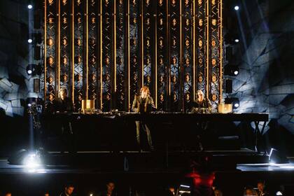 Hernán Cattáneo, los suyos y la Filarmónica, en el Colón