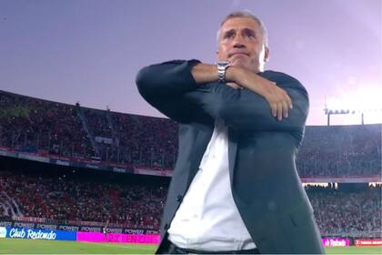 hernán Crespo se emocionó por el recibimiento que le hicieron los hinchas de River en su vuelta al estadio Monumental