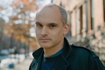 Hernán Díaz fotografiado en Brooklyn, Nueva York