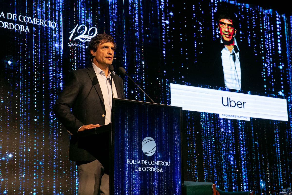 Hernán Lacunza ante empresarios en Córdoba.