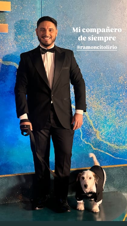 Hernán Lirio junto a su perro en la entrega de los Martín Fierro 2024