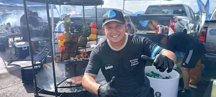 Hernán tiene una compañía que vende choripanes y asados en eventos; también suele ubicarse en las afueras del estadio del Inter Miami