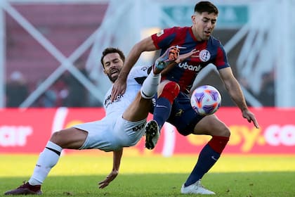 Hernández desplaza a Gamba y domina la pelota; San Lorenzo no logró descubrir los camino del gol y se aleja de la pelea por el campeonato
