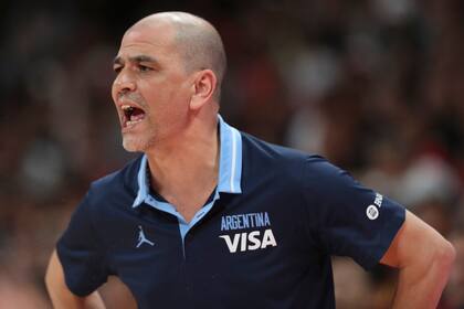 Hernández expone que siempre ganó en pesos y vive en un departamento de 70 metros cuadrados.