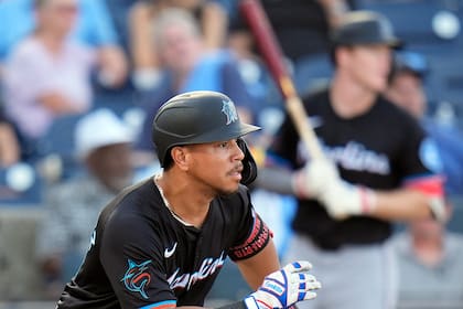 Hernández logra hit clave en la 10ma y Marlins superan a Morel y Rays 11-10