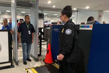 Herny fue detenido por el ICE en el aeropuerto