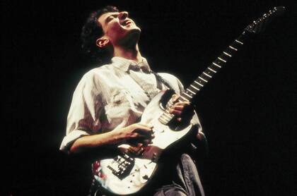 Ulises Butrón en los años 80, con Metrópoli. Foto de Charlie Piccoli