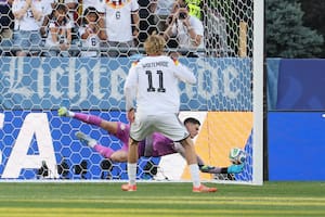 El Paraguay de Alfaro resistió 120 minutos y eliminó a Alemania en los penales con Gill de figura