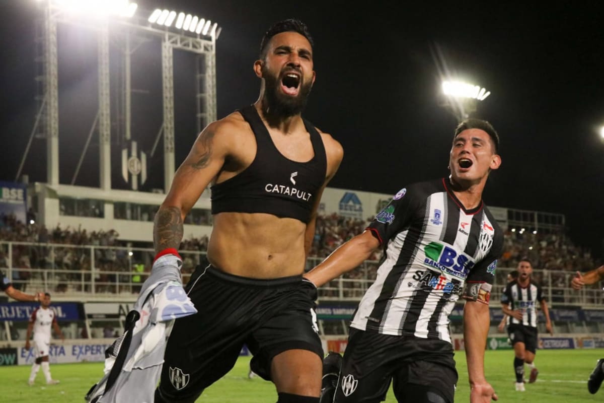 Herrera celebra su agónico gol para que celebre todo Santiago