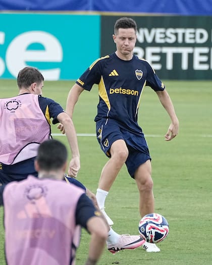 Herrera no juega desde el debut con Benfica en el Mundial de Clubes, donde se lesionó y vio la roja