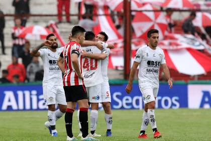 Herrera se sumará al festejo entre el capitán Vega y el goleador Núñez (40); Central Córdoba expuso temple para explotar las debilidades de Estudiantes y logró un triunfo histórico
