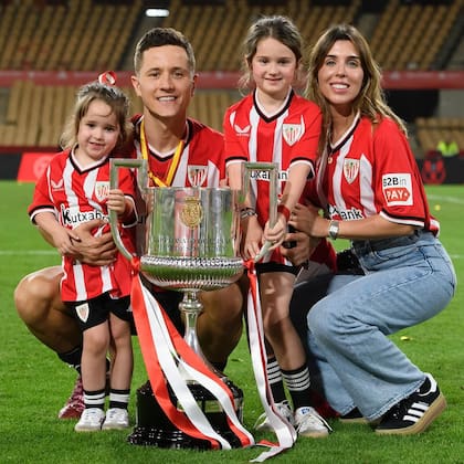 Herrera y Collado están juntos, llevan más de una década juntos y tienen dos hijas en común, Carla y Daniela (Foto: Instagram @isabelcollado)