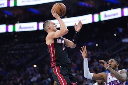 Herro anota 30 y lidera a Heat en su 4ª victoria consecutiva 118-95 sobre 76ers