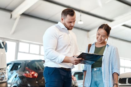 Hertz venderá autos usados en Amazon (amazon.com)