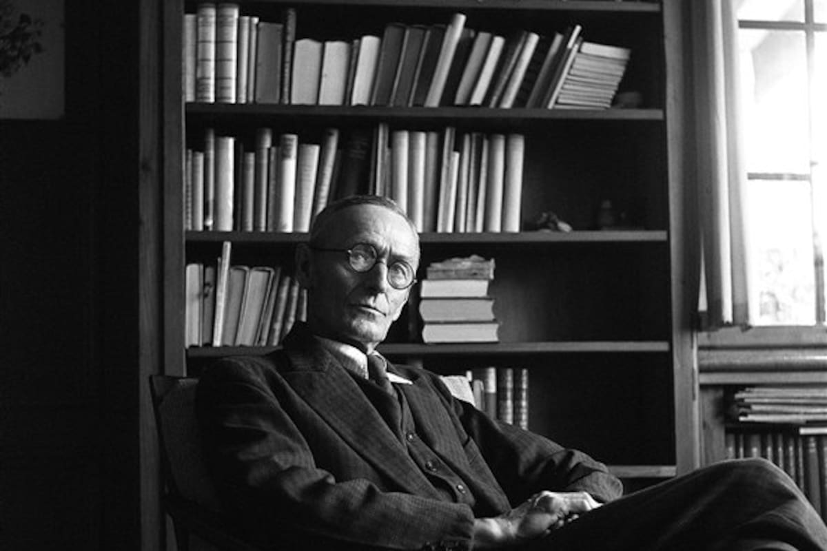 Hesse, en su casa de Suiza, en una imagen de mediados de los años 50
