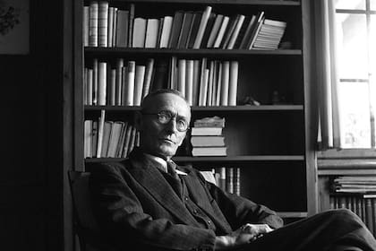 Hesse, en su casa de Suiza, en una imagen de mediados de los años 50