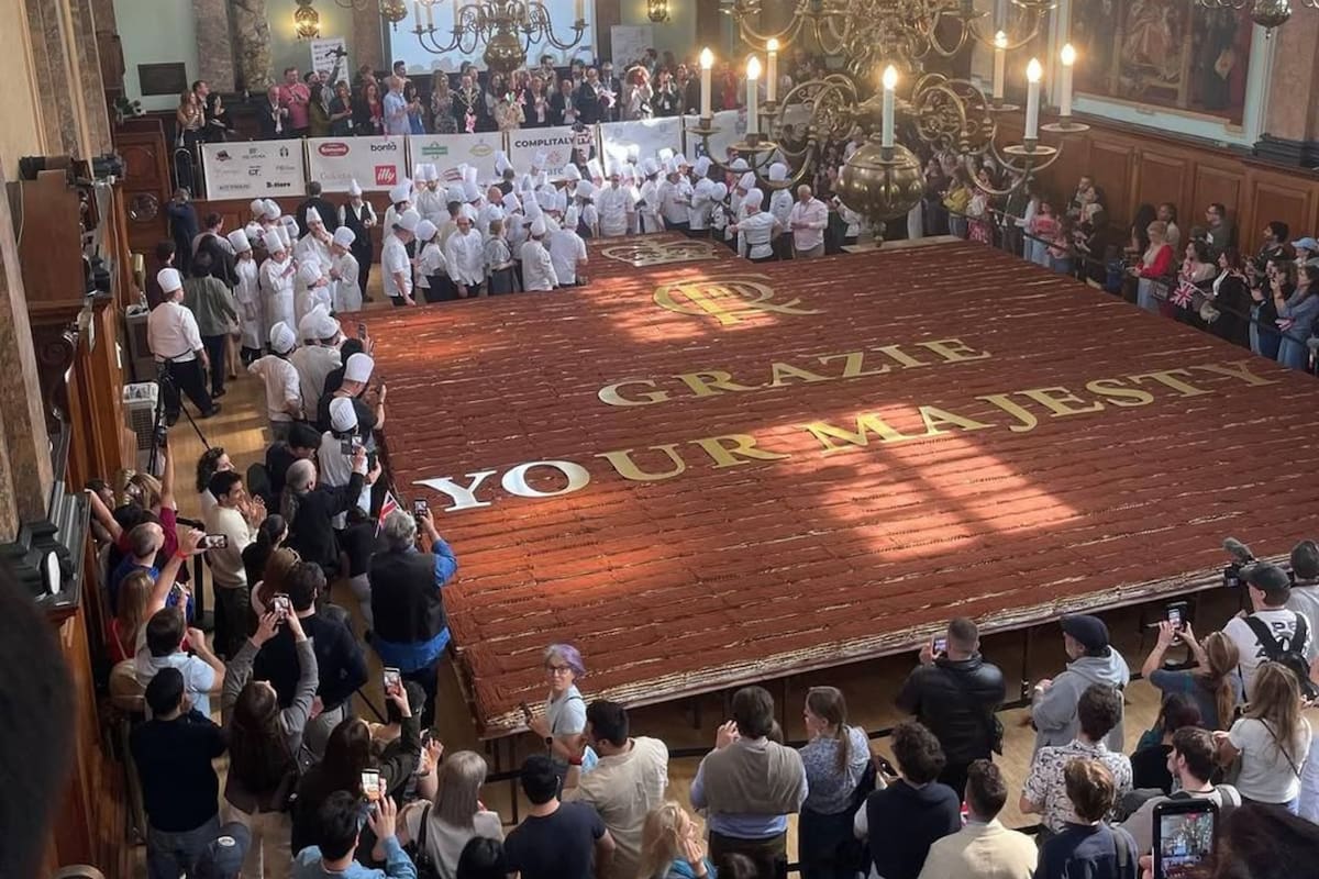 Hiceron el tiramisú más largo del mundo y lo presentaron en Londres