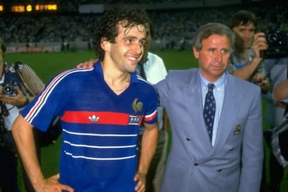 Hidalgo junto con Michel Platini, su carta brava en la selección francesa