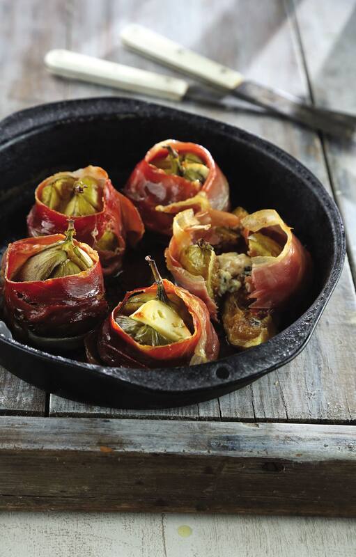 Higos con jamón crudo, luego de un rato en el horno: una exquisitez que se puede aprovechar como entrada o acompañamiento.