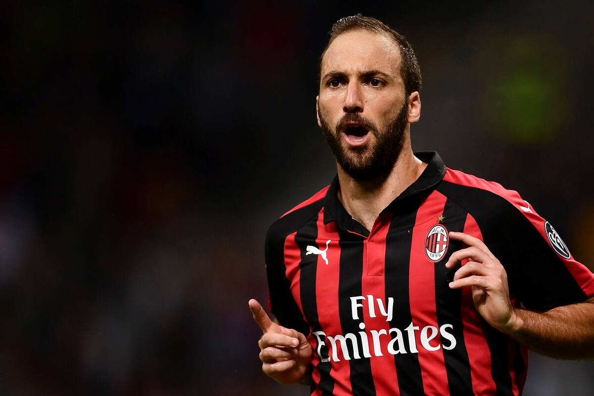 Higuaín prepara su salida de Milan